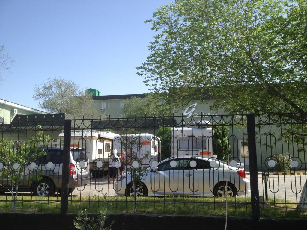 Green Hotel Atyraū Exterior foto